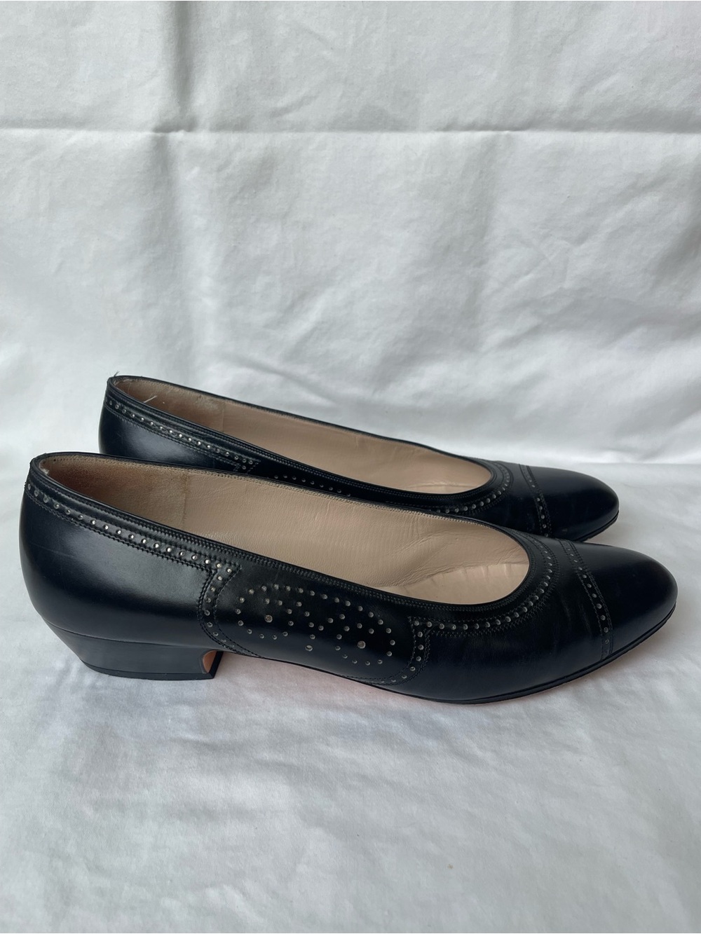 Vintage Ferragamo Black Brogue Perforated Kitten Heels 7B